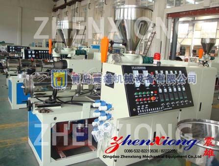 锥形/平行双螺杆挤出机图片