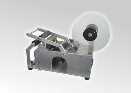 半自动圆瓶贴标机图片