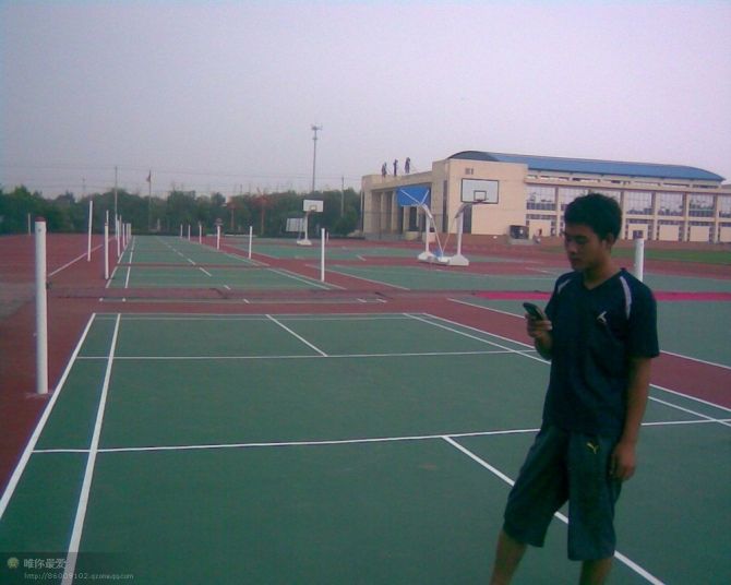 塑胶羽毛球场图片
