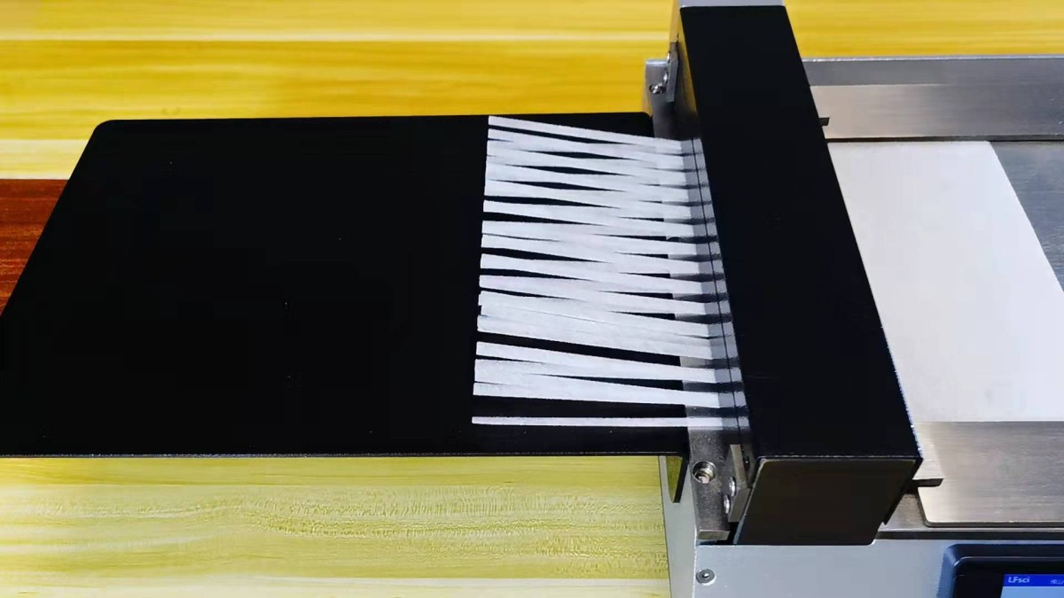 全自动玻璃纤维膜分条机图?></a></div>    <span style=