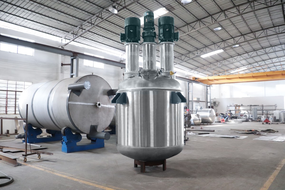 不锈钢反应釜图片